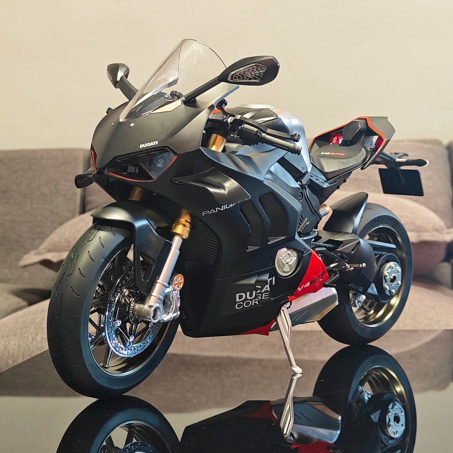 1:6 Ducati V4 SP2